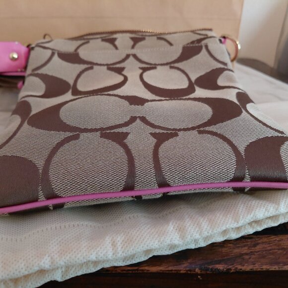 Coach canvas Swingpack with pink detail - Picture 5 of 5